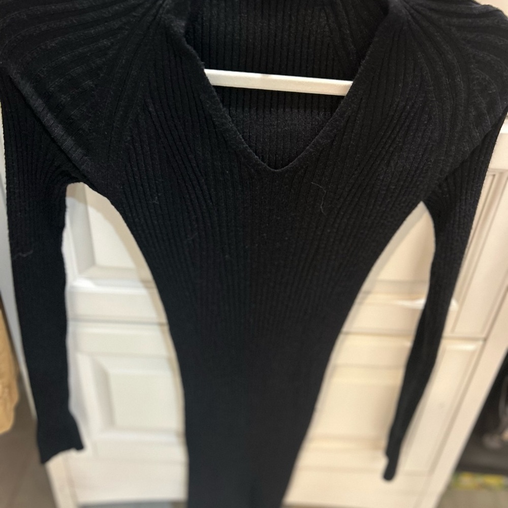 Elegant Black V-Neck Women's Sweater MANGO M